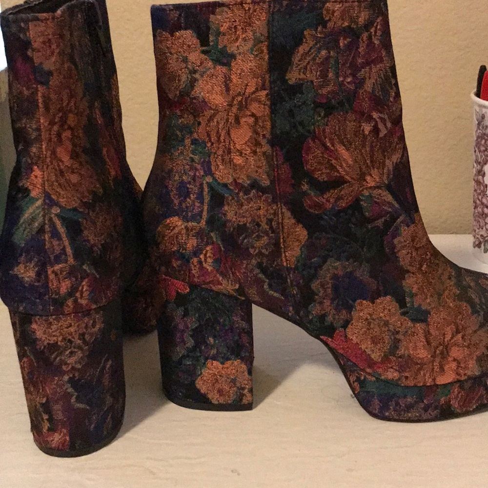Platform heels never worn